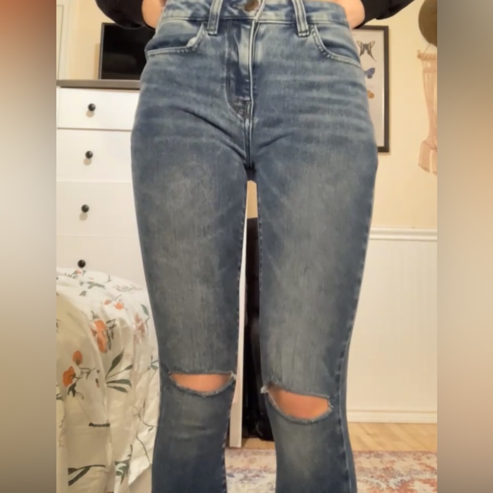 American Eagle super stretch rip-knee skinny jeans
